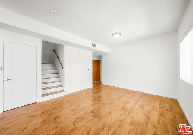 Listing Photo 4 - Condo for sale in building located at 2864 Sunset Pl, Los Angeles, CA 90005 - Unit #201