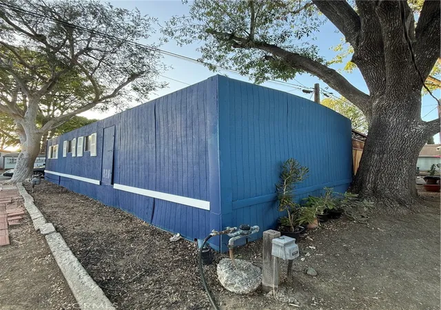 Photo 2 of Manufactured home for sale at 300 E Arbor #25, Long Beach, CA 90805 | MLS# PW26205466 | Listing updated on 2026-09-24