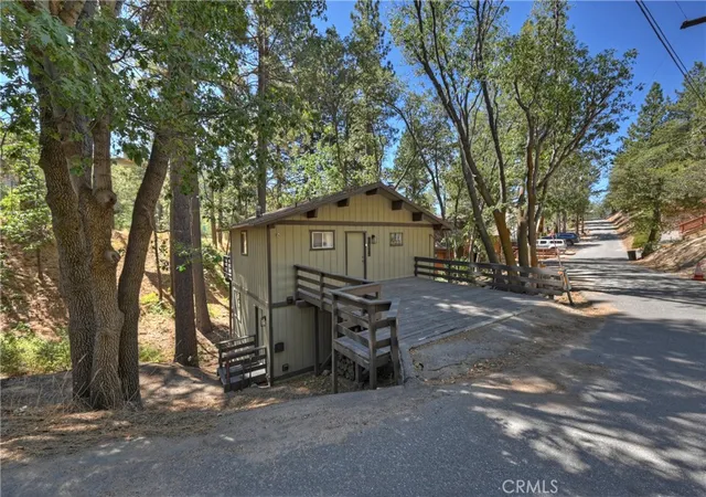 Photo 3 of Single family home for sale at 32904 Canyon Dr, Green Valley Lake, CA 92341 | MLS# IG26207275 | Listing updated on 2026-09-25
