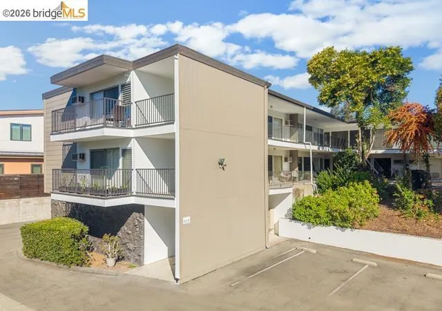 Photo 1 of Multi family home for sale at 950 Mountain View Dr, Lafayette, CA 94549 | MLS# 41149301 | Listing updated on 2026-10-01