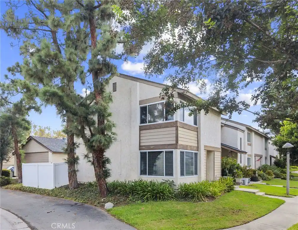 Townhouse for sale at 1401 Cheltenham Ln, La Habra, CA 90631 | MLS# PW26152056
