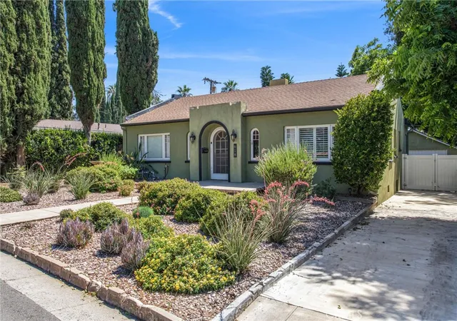 Photo 1 of Single family home for sale at 618 Cypress Cir, Redlands, CA 92373 | MLS# IG26207269 | Listing updated on 2026-10-31