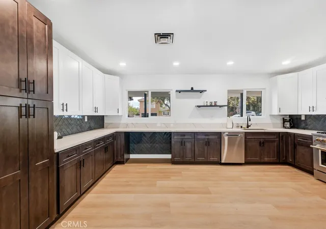 Photo 4 of Single family home for sale at 23611 Ladrillo St, Woodland Hills, CA 91367 | MLS# SR26205986 | Listing updated on 2026-09-25