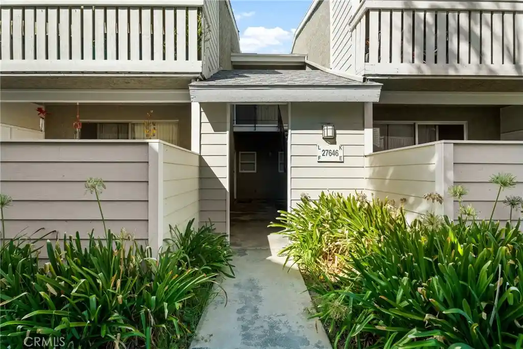 Condo for sale at 27646 Susan Beth #L, Santa Clarita, CA 91350 | MLS# SR26208340
