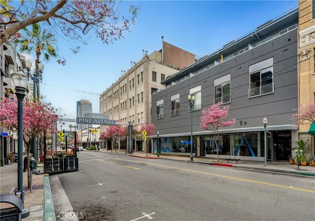 Photo 3 of Condo for sale at 433 Pine Ave #100, Long Beach, CA 90802 | MLS# PW26207238 | Listing updated on 2026-10-07