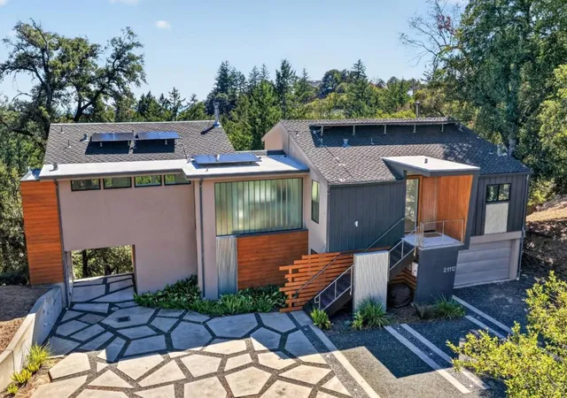 Photo 3 of Single family home for sale at 21112 Shear Crk Rd, Los Gatos, CA 95033 | MLS# ML82061648 | Listing updated on 2026-10-12