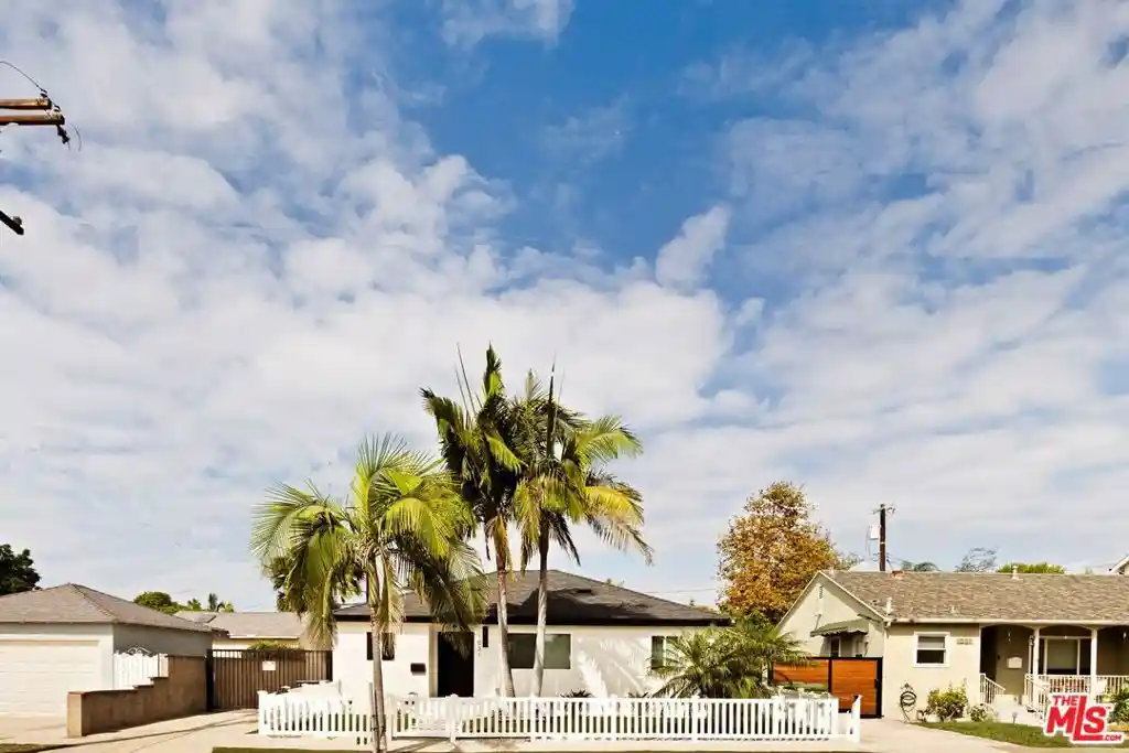 Photo 1 of Single family home for sale at 1031 Lake St, Venice, CA 90291 | MLS# 26992103 | Listing updated on 2026-10-12