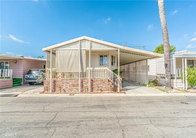 Photo 2 of Manufactured home for sale at 10001 W Frontage #113, South Gate, CA 90280 | MLS# DW26209019 | Listing updated on 2026-09-30