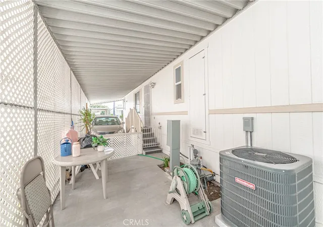 Photo 32 of Manufactured home for sale at 10001 W Frontage #113, South Gate, CA 90280 | MLS# DW26209019 | Listing updated on 2026-09-30