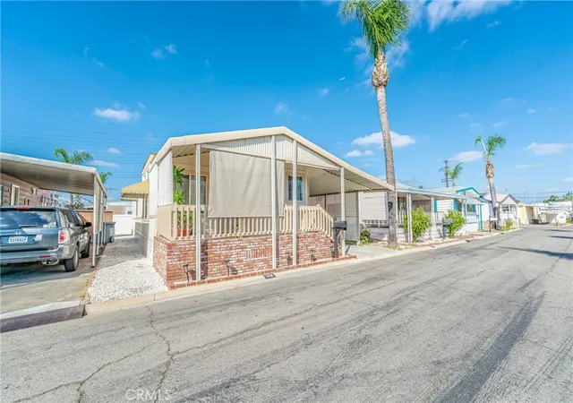 Photo 3 of Manufactured home for sale at 10001 W Frontage #113, South Gate, CA 90280 | MLS# DW26209019 | Listing updated on 2026-09-30