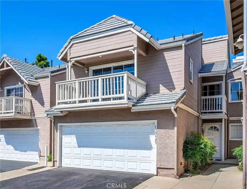 Listing Photo 1 - Condo for sale in 1906 Rory Ln located at 1906 Rory Ln, Simi Valley, CA 93063 - Unit 1906 Rory Ln