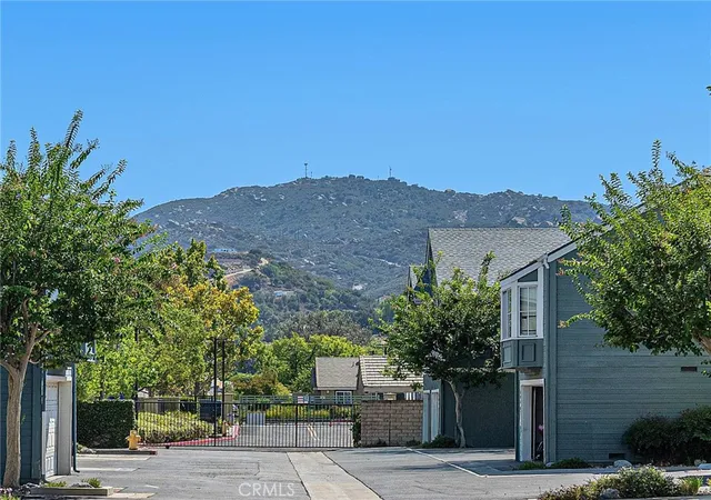 Photo 2 of Sale Pending at 1906 Rory Ln #5, Simi Valley, CA 93063 | MLS# SR26208825 | Listing updated on 2026-10-28