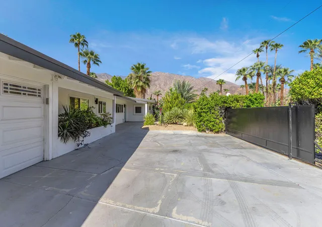 Photo 4 of Single family home for sale at 1075 E Sunny Dunes Rd, Palm Springs, CA 92264 | MLS# 219153187DA | Listing updated on 2026-10-09