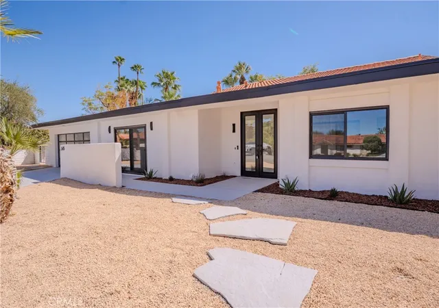 Photo 2 of Single family home for sale at 3495 E Loma Vista Cir, Palm Springs, CA 92264 | MLS# IG26209099 | Listing updated on 2026-10-11