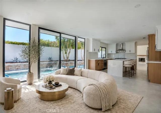 Photo 3 of Single family home for sale at 3495 E Loma Vista Cir, Palm Springs, CA 92264 | MLS# IG26209099 | Listing updated on 2026-10-11