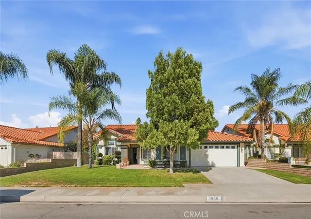 Photo 3 of Single family home for sale at 1806 Seven Hills Dr, Hemet, CA 92545 | MLS# IG26208532 | Listing updated on 2026-09-25