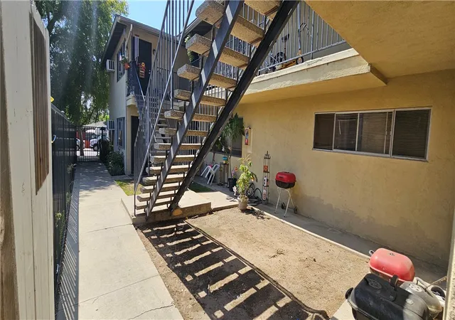 Listing Photo 4 - Condo for sale in building located at 231 E Maple, Monrovia, CA 91016