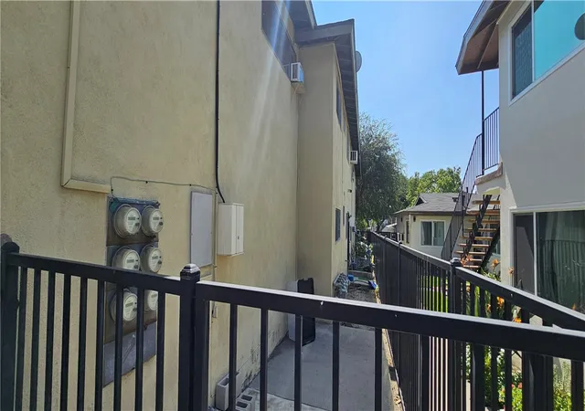 Listing Photo 5 - Condo for sale in building located at 231 E Maple, Monrovia, CA 91016