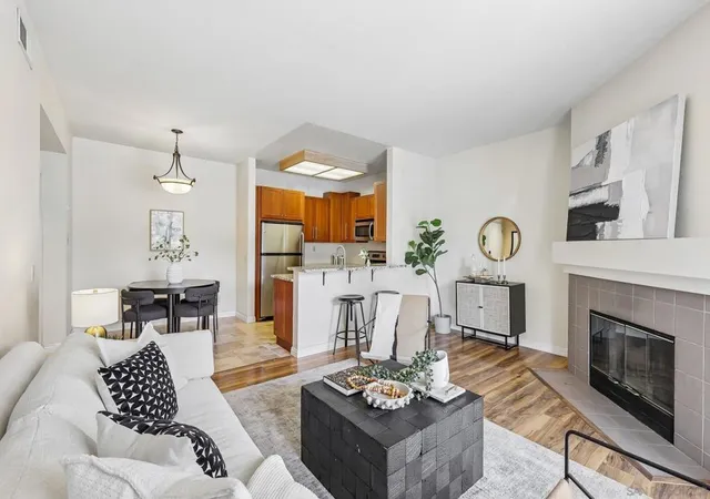 Listing Photo 4 - Condo for sale in building located at 2020 Camino De La Reina, San Diego, CA 92108 - Unit #2302