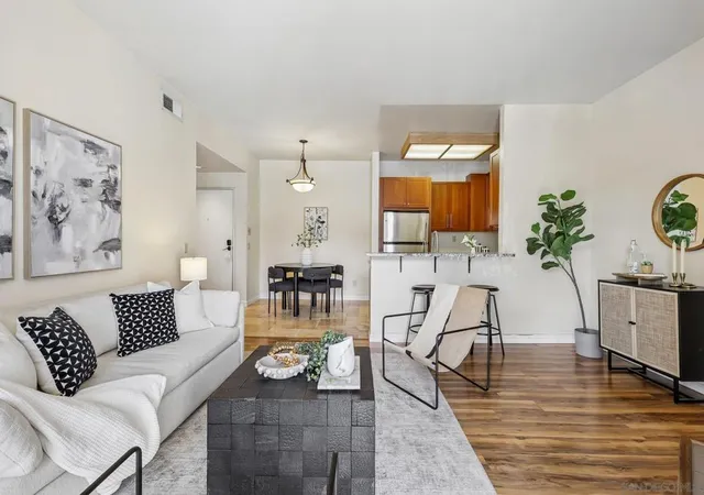 Listing Photo 5 - Condo for sale in building located at 2020 Camino De La Reina, San Diego, CA 92108 - Unit #2302
