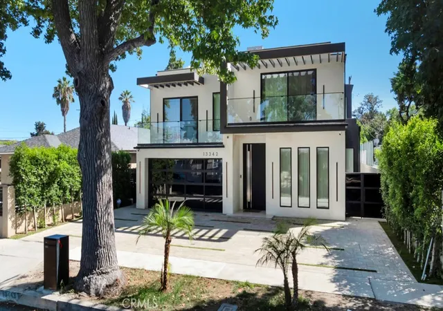 Photo 2 of Single family home for sale at 13342 Friar St, Van Nuys, CA 91401 | MLS# SR26203089 | Listing updated on 2026-10-11