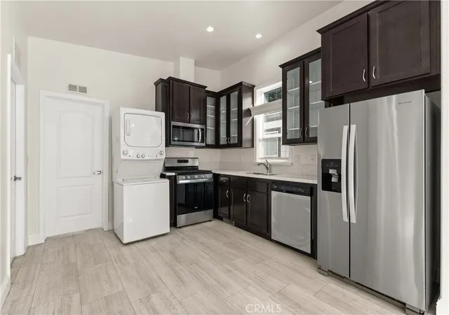 Photo 3 of Manufactured home for sale at 8250 Lankershim Blvd #Space 185, North Hollywood, CA 91605 | MLS# CV26208200 | Listing updated on 2026-10-10