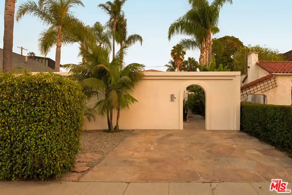 Photo 1 of Sale Pending at 810 Indiana Ave, Venice, CA 90291 | MLS# 26992139 | Listing updated on 2026-10-16