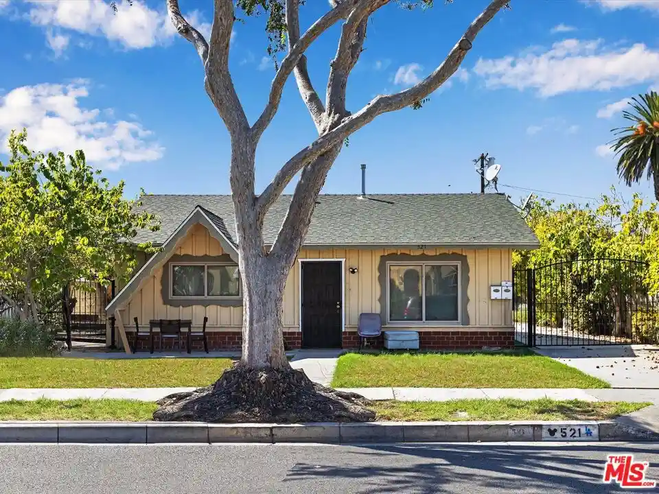 Multi family home for sale at 521 S Oak St, Inglewood, CA 90301 | MLS# 26992679