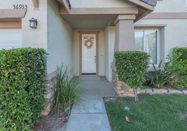 Photo 3 of Single family home for sale at 36935 Cordella Ln, Murrieta, CA 92563 | MLS# SW26208748 | Listing updated on 2026-09-30