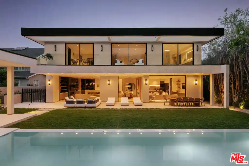 Photo 1 of Single family home for sale at 605 N Rexford Dr, Beverly Hills, CA 90210 | MLS# 26992633 | Listing updated on 2026-10-29