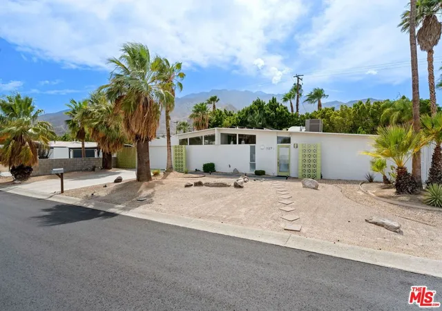 Photo 2 of Single family home for sale at 2875 E Wyman Dr, Palm Springs, CA 92262 | MLS# 26992777 | Listing updated on 2026-09-29