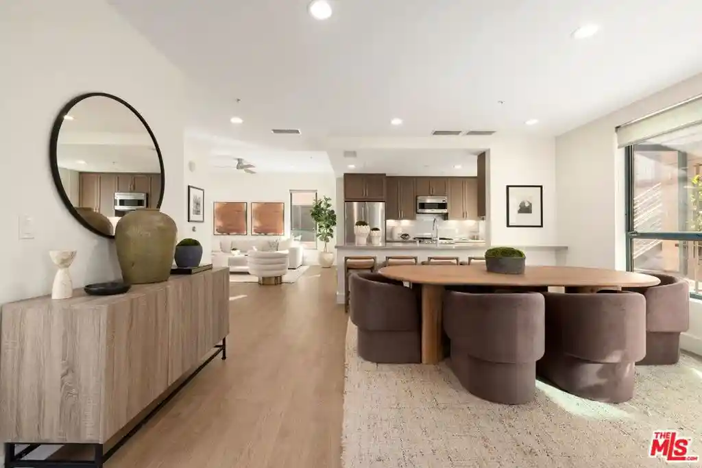 Listing Photo 1 - Condo for sale in 2300 Wilshire Blvd located at 2300 Wilshire Blvd, Santa Monica, CA 90403 - Unit #217