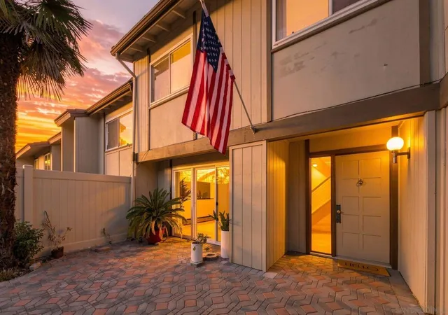 Townhouse for sale at 11452 Matinal Cir, San Diego, CA 92127 | MLS# 260023397SD