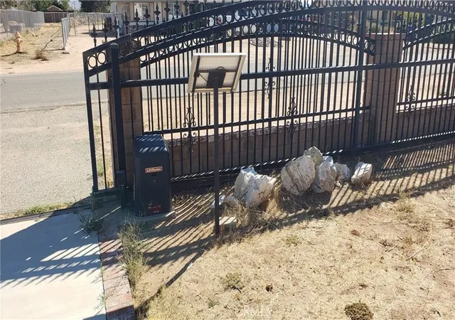 Photo 2 of Sale Pending at 22368 Cholena Rd, Apple Valley, CA 92307 | MLS# HD26199641 | Listing updated on 2026-10-04