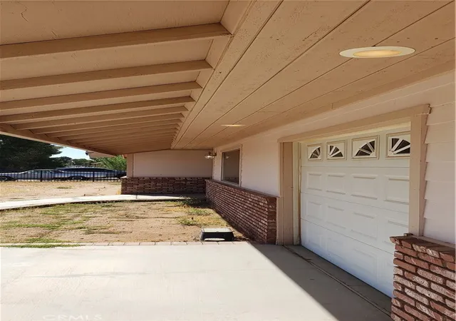 Photo 3 of Sale Pending at 22368 Cholena Rd, Apple Valley, CA 92307 | MLS# HD26199641 | Listing updated on 2026-10-04