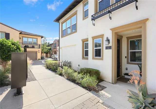 Listing Photo 2 - Condo for sale in building located at 2160 Citrus Pl, Hacienda Heights, CA 91745 - Unit #C