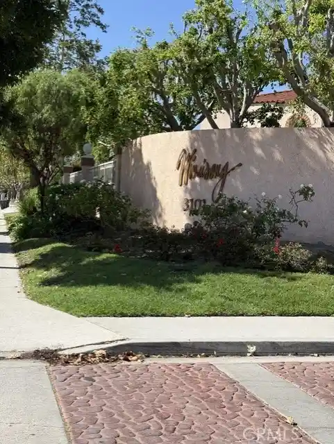 Listing Photo 2 - Condo for sale in 3101 Plz Del Amo located at 3101 Plz Del Amo, Torrance, CA 90503 - Unit #37