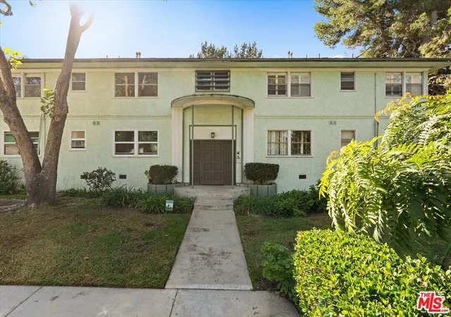Photo 2 of Condo for sale at 5829 Bowcroft St #4, Los Angeles, CA 90016 | MLS# 26992763 | Listing updated on 2026-10-02
