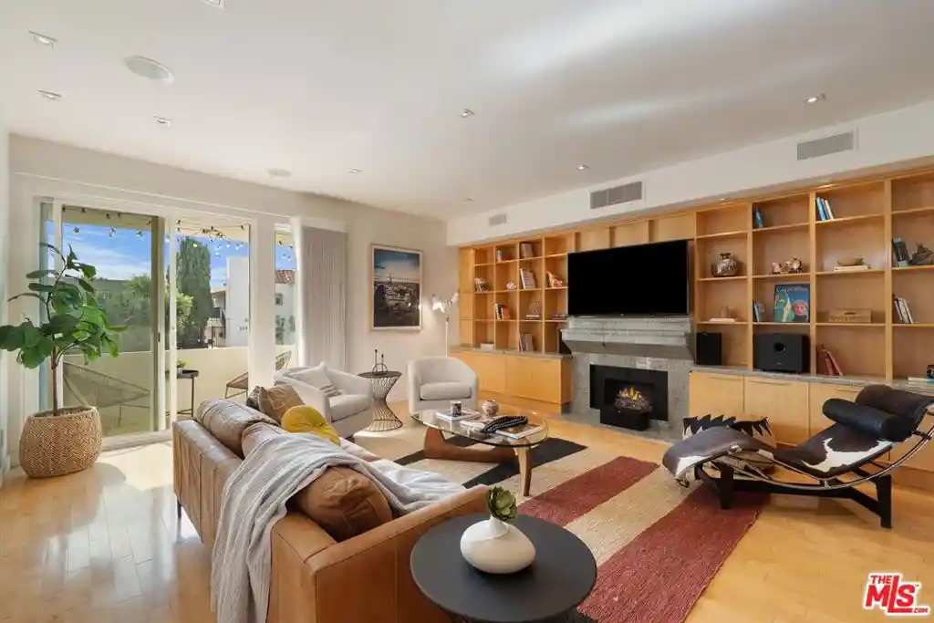 Condo for sale at 11925 Mayfield Ave #2, Los Angeles, CA 90049 | MLS# 26991255