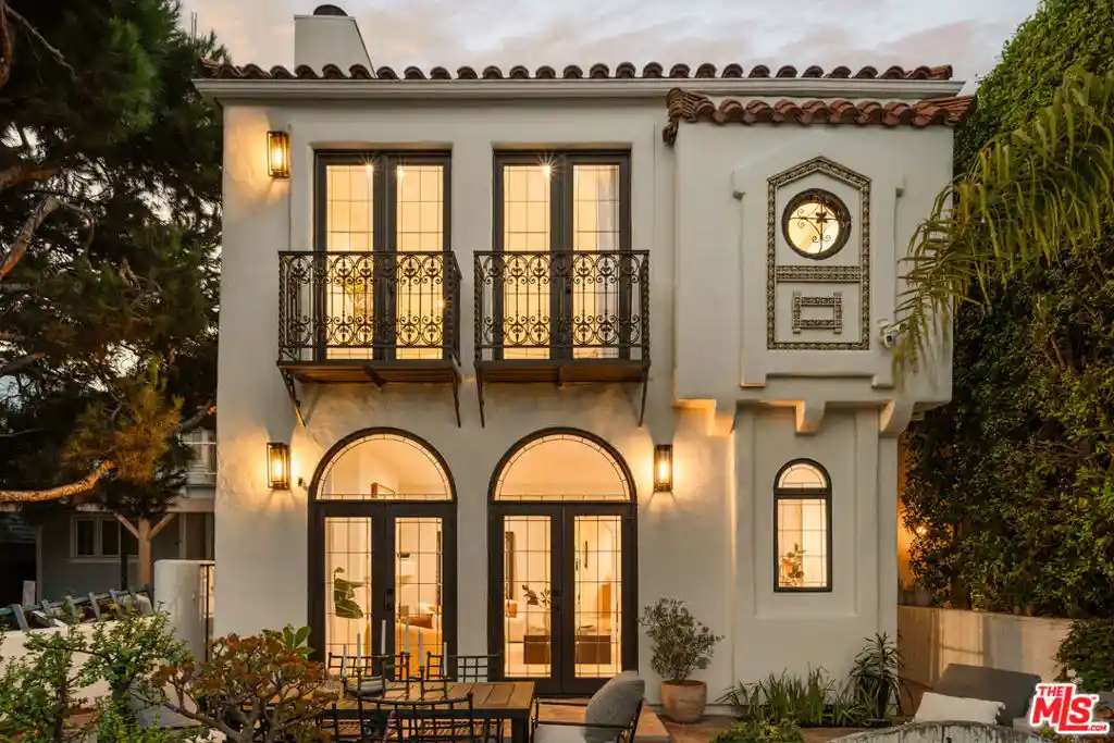 Photo 1 of Sale Pending at 409 Howland Cnl, Venice, CA 90291 | MLS# 26990057 | Listing updated on 2026-10-14
