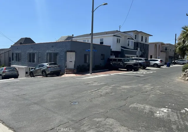 Listing Photo 1 - Condo for sale in building located at 323 35th, Manhattan Beach, CA 90266