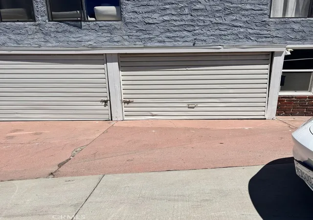 Listing Photo 2 - Condo for sale in building located at 323 35th, Manhattan Beach, CA 90266