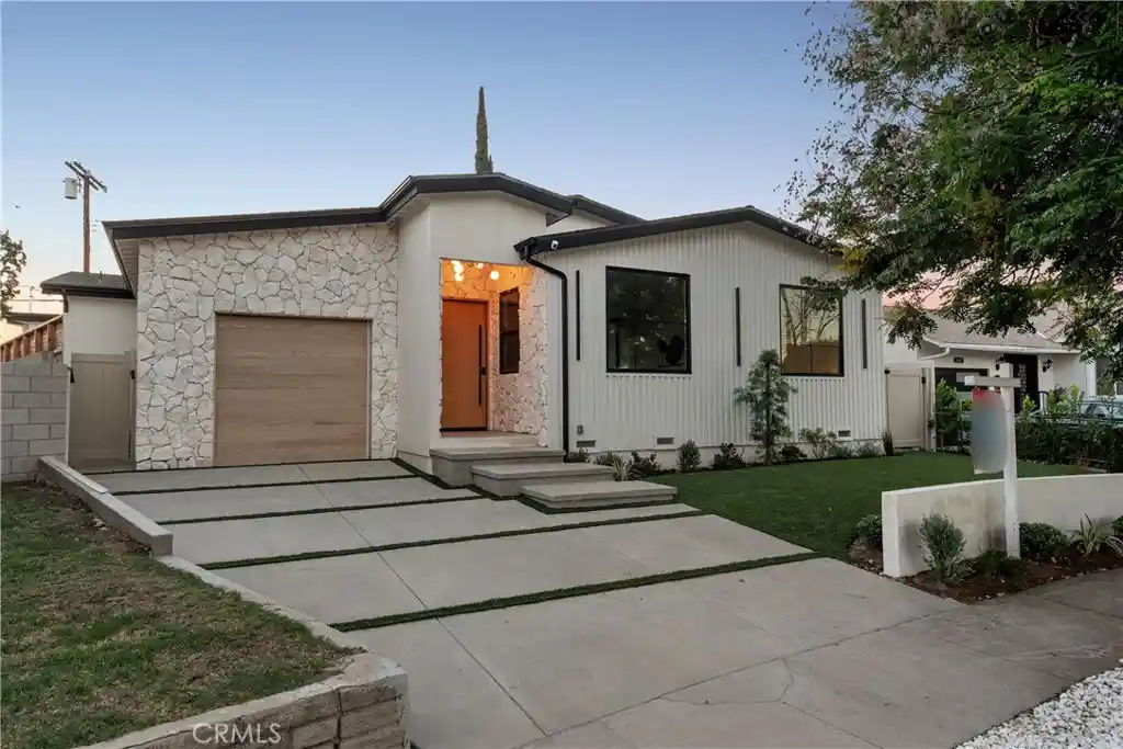 Photo 1 of Single family home for sale at 18023 Tiara, Encino, CA 91316 | MLS# SR26209338 | Listing updated on 2026-10-27