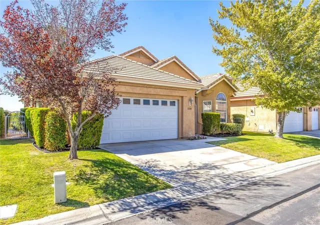 Photo 3 of Single family home for sale at 11244 Country Clb Dr, Apple Valley, CA 92308 | MLS# HD26206074 | Listing updated on 2026-10-05