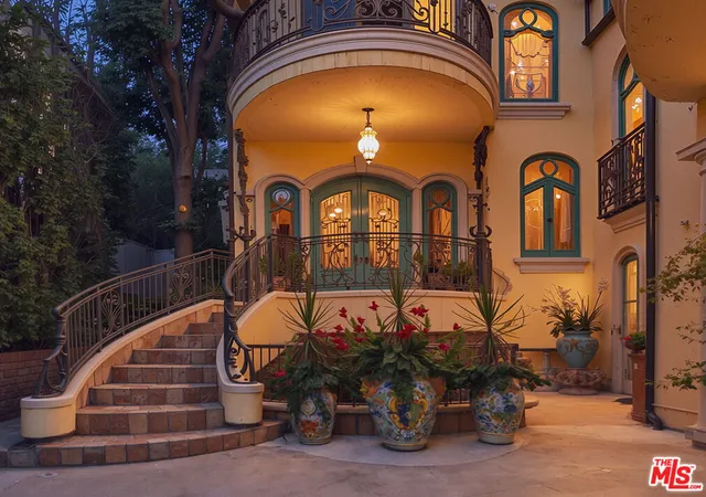Photo 2 of Mansion for sale at 215 23rd Street, Santa Monica, CA 90402 | MLS# 26991651 | Listing updated on 2026-10-05