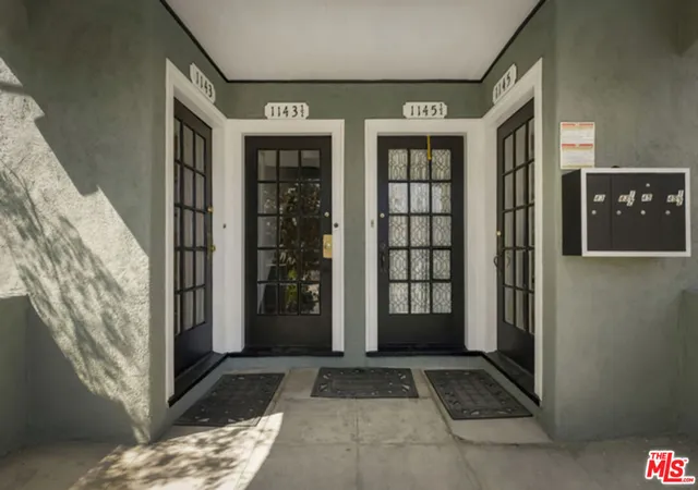Listing Photo 4 - Condo for sale in building located at 1143 N Commonwealth Ave, Los Angeles, CA 90029