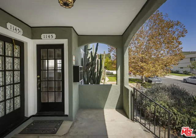 Listing Photo 5 - Condo for sale in building located at 1143 N Commonwealth Ave, Los Angeles, CA 90029