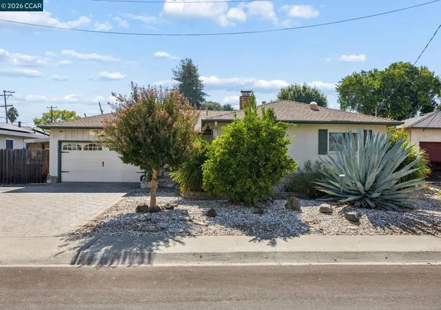 Photo 2 of Single family home for sale at 3926 Beechwood Dr, Concord, CA 94519 | MLS# 41149371 | Listing updated on 2026-09-28