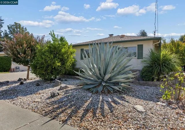 Photo 3 of Single family home for sale at 3926 Beechwood Dr, Concord, CA 94519 | MLS# 41149371 | Listing updated on 2026-09-28