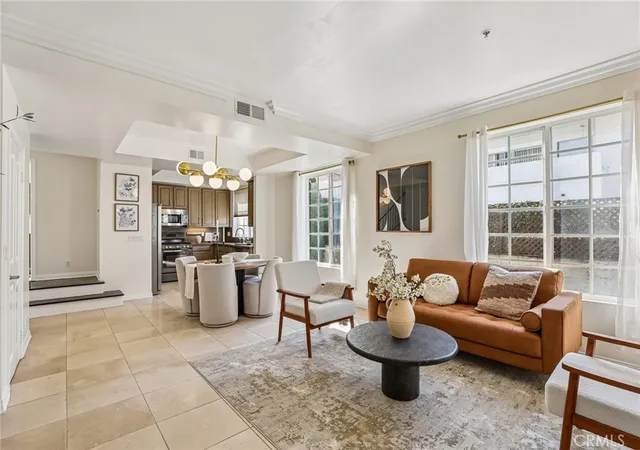Townhouse for sale at 3119 S Durango #7, Los Angeles, CA 90034 | MLS# AR26209386